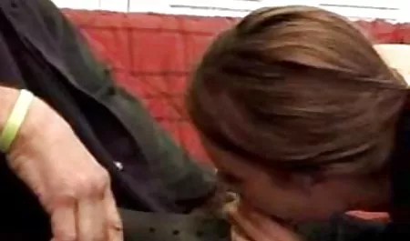 بعد مقابلة قصيرة, يمارس الجنس في سكس مصرى محارم الحمار للقلق