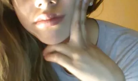 سحاقية الزوجين في سكس عمتي مصري غرفة النوم